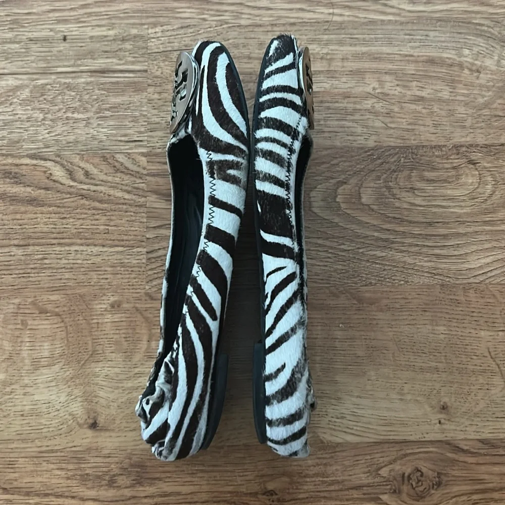 Tory Burch Black and White Zebra Flats Sz 6 1/2 - Picture 4 of 9